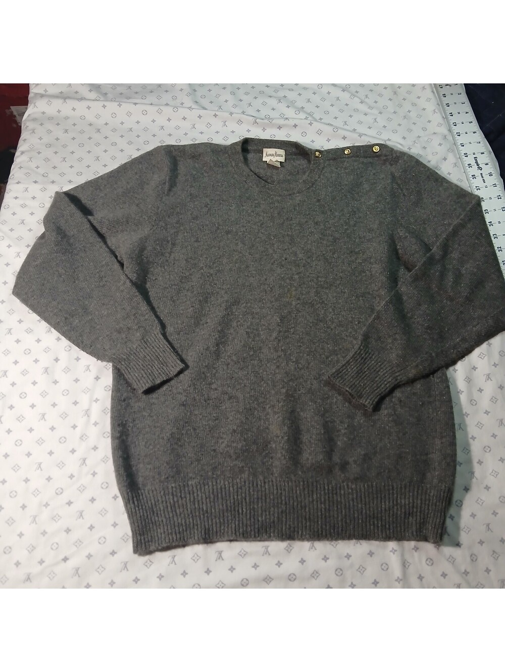 Neiman Marcus Gray Cashmere Sweater Mens Medium Gold Button Shoulder Pullover